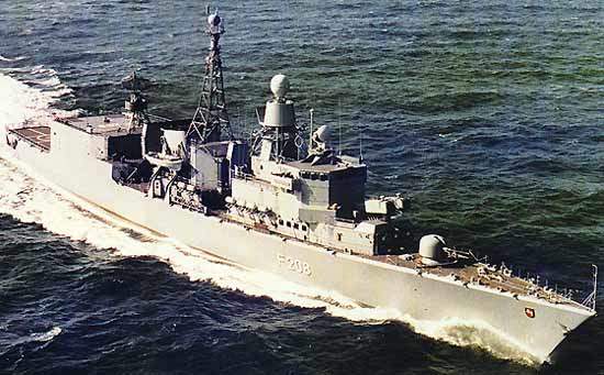 Warship Bremen Class Frigates Germany 1982 Military EDICOLA 1:1250 WARSHIP033 