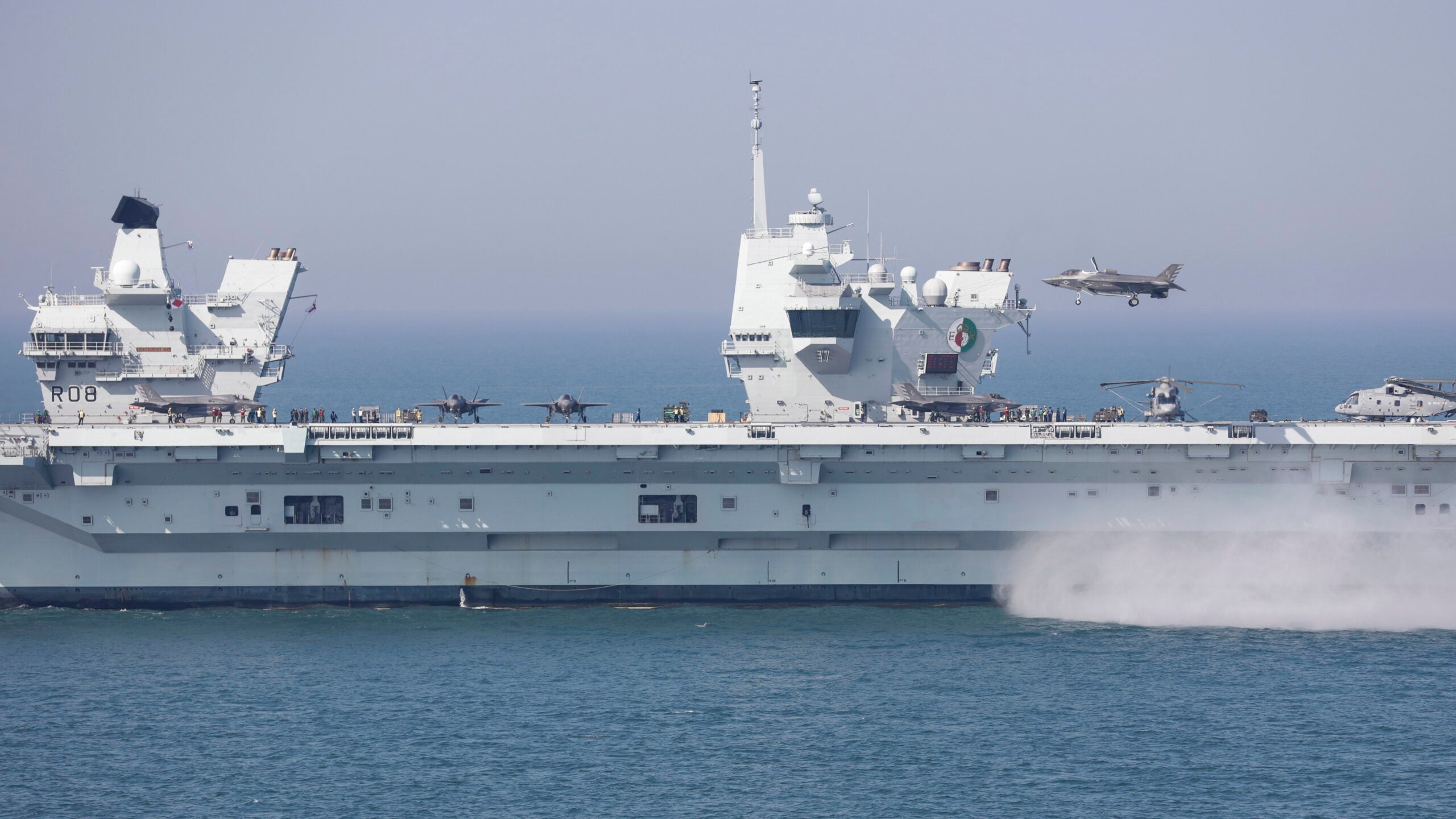 Aircraft Carrier Hms Queen Elizabeth Takes Role As Fleet Flagship