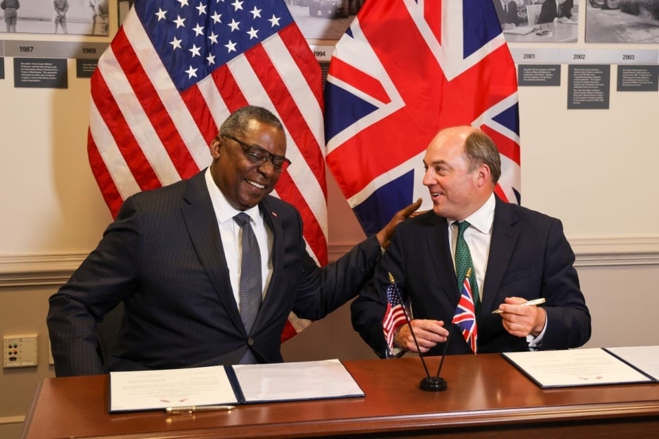 UK and US sign agreement for carrier cooperation extension