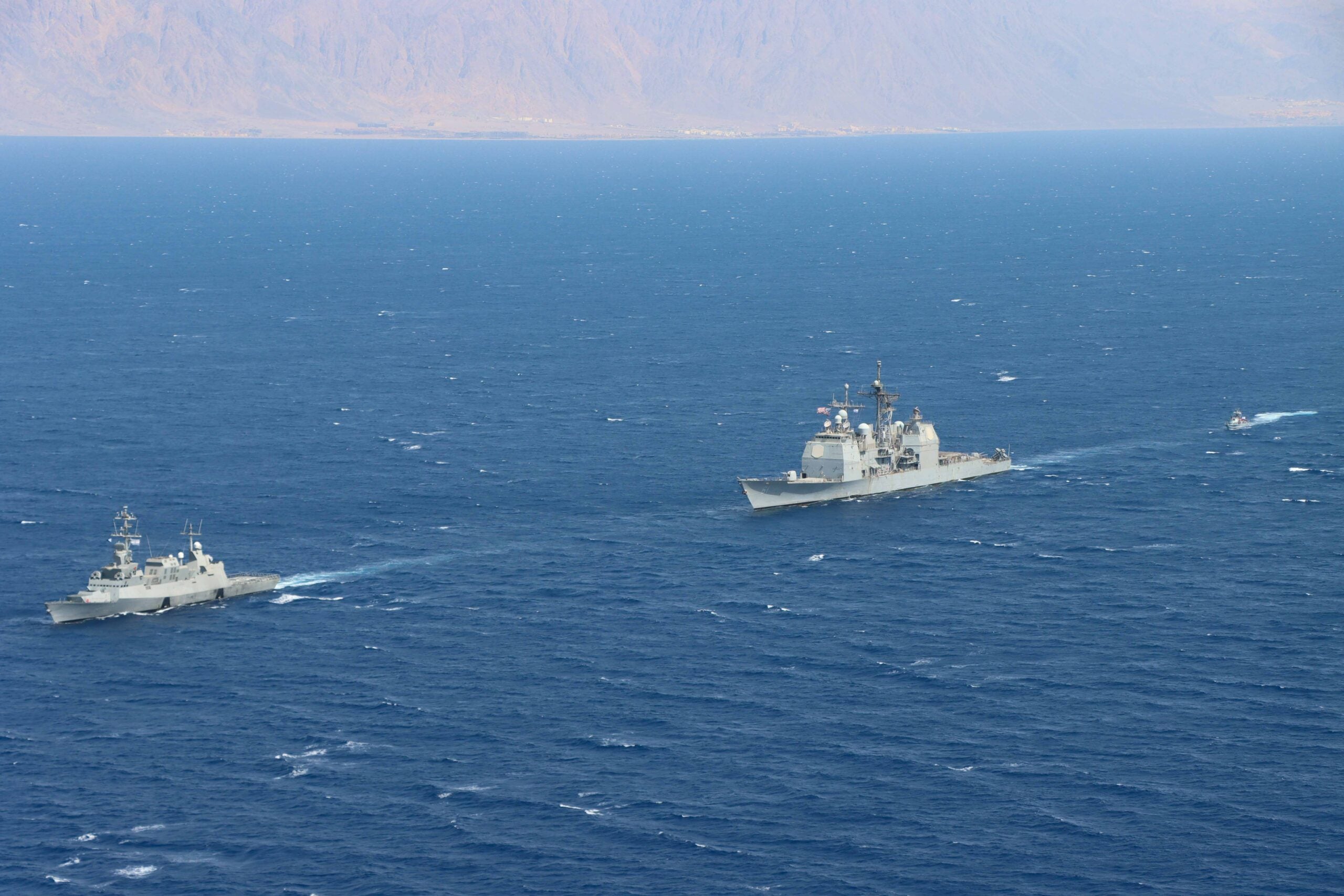 US and Israeli naval vessels sail together in Gulf of Aqaba