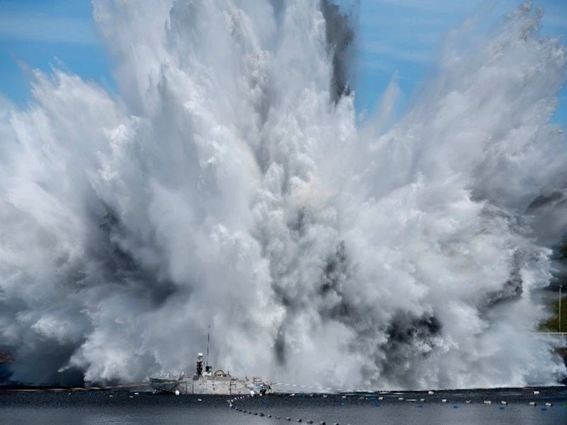 La Marina de los EE. UU. Finaliza la prueba de impacto de explosión submarina del UISS