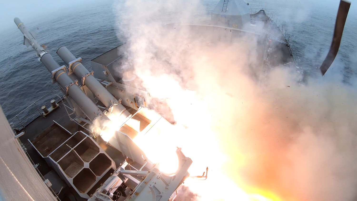 UK and US conduct Atlantic Thunder live-firing sinking exercise