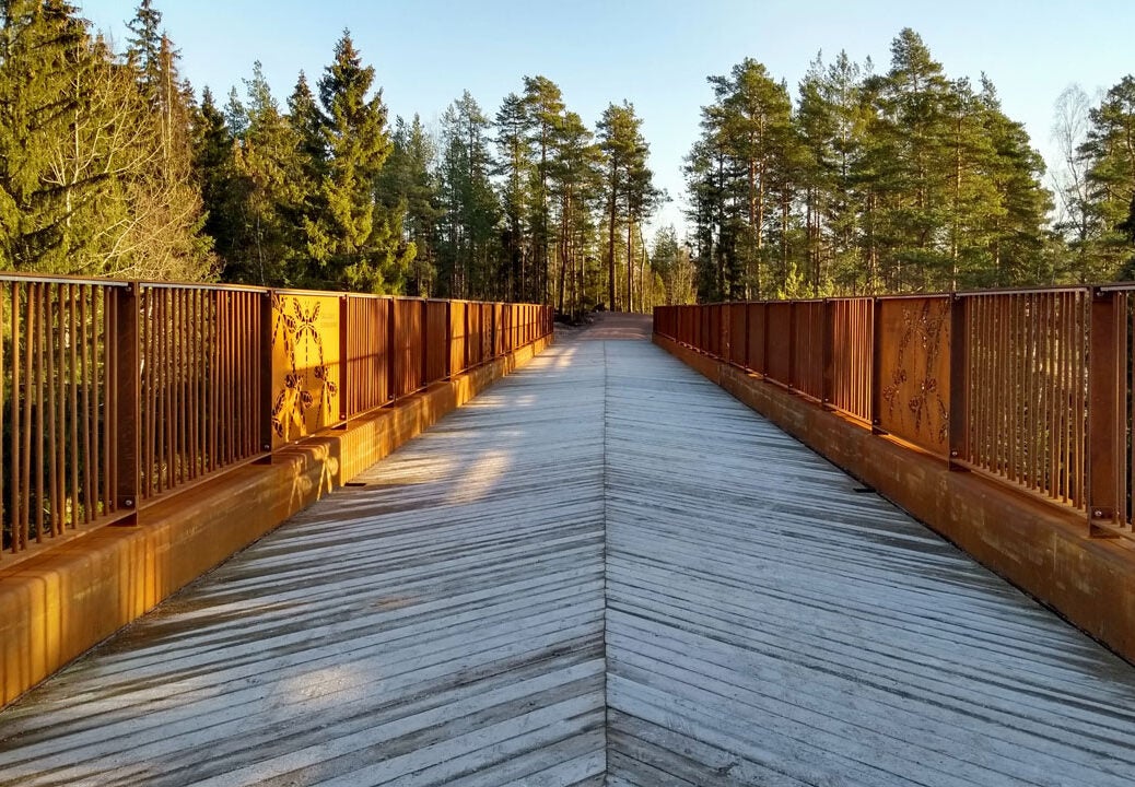 Pedestrian bridge near Lake Kuusijärvi
